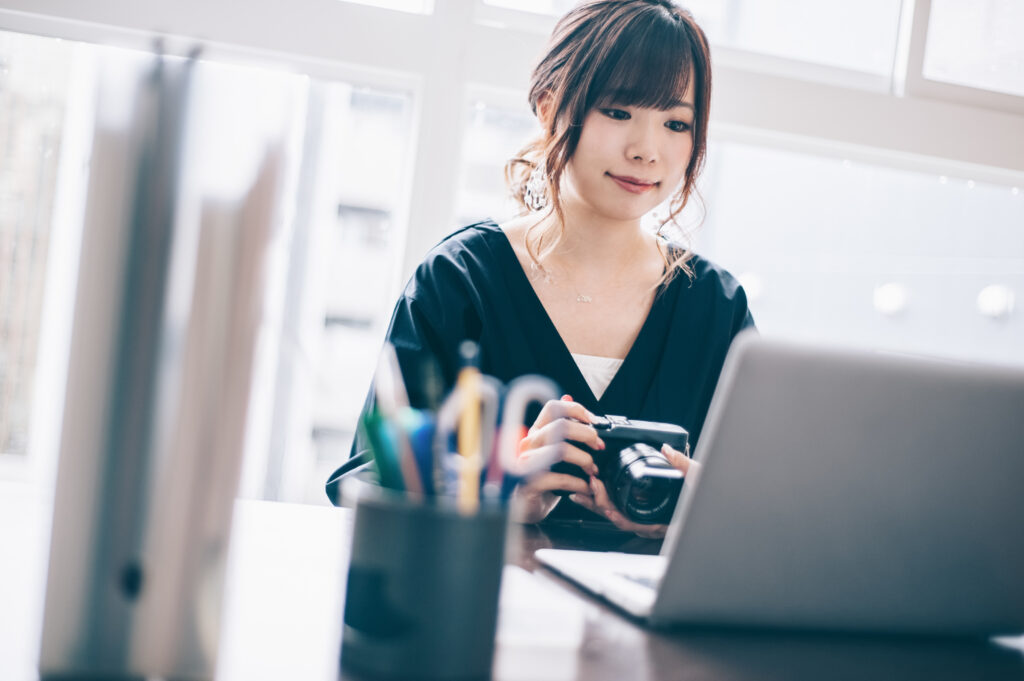 行政書士 | なるには資格.com 行政書士