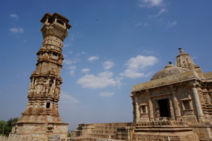 インド